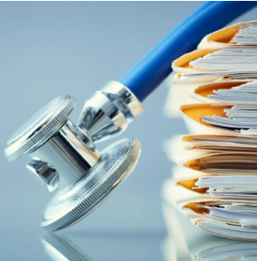Photo d'un dossier médical, illustrant la section sur le bilan des complications de l'obésité